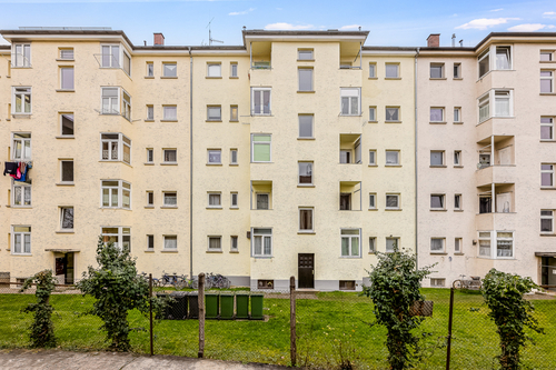 Hausansicht - 2.5 Zimmer Dachgeschoßwohnung zum Kaufen in Stuttgart