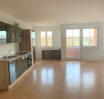 Helle 2,5-R-Whg 70,24 qm Balkon, Abstellraum, Einbauküche - Großenhain