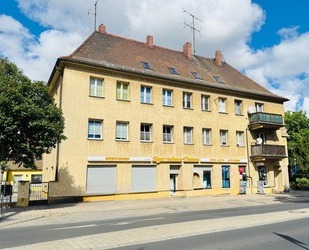 Großes Mehrfamilienhaus mit 3 Gewerbeeinheiten - Coswig