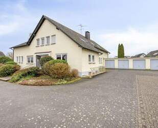 Großzügiges Einfamilienhaus mit zwei Einliegerwohnungen in Odenthal Eikamp - Odenthal / Eikamp