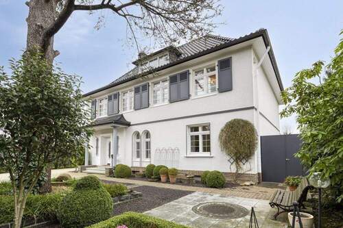 Voderansicht rechts - 9 Zimmer Mehrfamilienhaus, Wohnhaus in Wuppertal