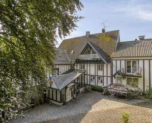 Außergewöhliches Anwesen mit mehreren Häusern mitten in der Natur - Wipperfürth