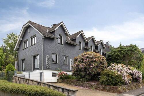 Seitenansicht - 9 Zimmer Einfamilienhaus zum Kaufen in Radevormwald