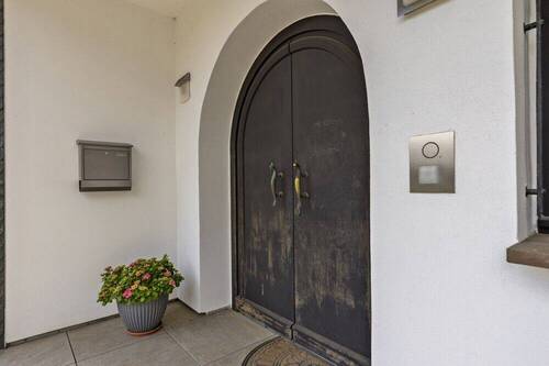 Eingang - 9 Zimmer Einfamilienhaus in Radevormwald