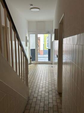 Eingang Vorderhaus - Mehrfamilienhaus, Wohnhaus mit 531,70 m² in Köln / Deutz zum Kaufen