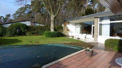 Parkansicht Haupthaus - 2.101 m² Grundstück in bester Waldrandlage Bensbergs - Bauvoranfrage für drei Einfamilienhäuser wurde gestellt