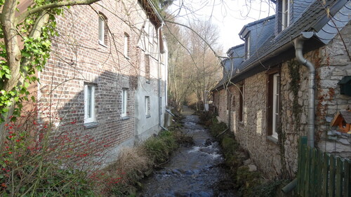Rauschender Bach - 12 Zimmer Mehrfamilienhaus, Wohnhaus zum Kaufen in Bergisch Gladbach