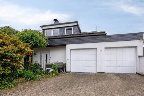 Garagen - 5 Zimmer Einfamilienhaus in Wermelskirchen / Dhünn