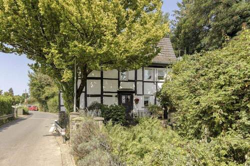 Haus - Bergisches Fachwerkhaus mit kleinen Schönheitsfehlern sucht neue Eigentümer