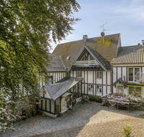 Außergewöhliches Anwesen mit mehreren Häusern mitten in der Natur - Wipperfürth