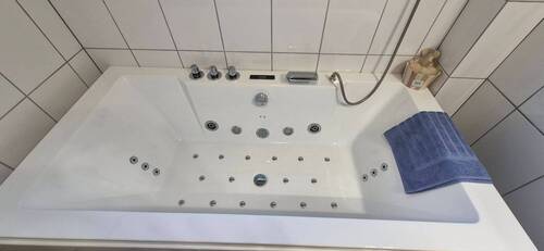 mit Whirlpoolwanne - 