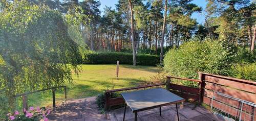 Ausblick Terrasse - Garten und Wald - Sehr geräumig - mit Waldzugang - Sackgassenlage - 1, 2 oder 3 Einheiten? Sie entscheiden