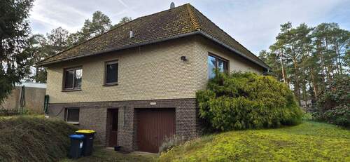 Außenansicht mit Tiefgarage - Charmanter Bungalow - EBK - Vollkeller - Tiefgarage - Ausbaupotenzial