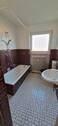 Badezimmer mit Fenster - 