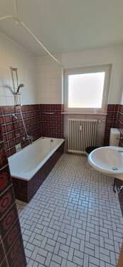 Badezimmer mit Fenster - 