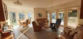 lichtdurchflutetes Wohnzimmer - 