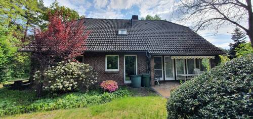 Ansicht mit Terrasse - 