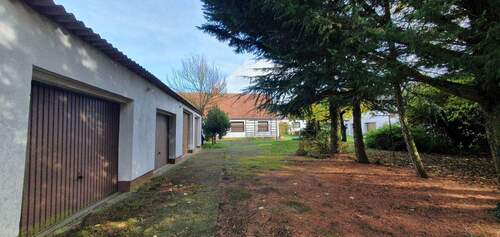 Außenansicht - Garagengebäude und Gewerbe - 