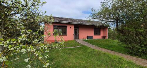 Frontansicht - Direkt am Elbdeich * Kleiner, feiner Bungalow auf großem Grundstück mit EBK, Kamin und Garage