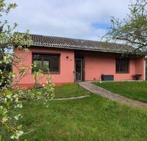 Direkt am Elbdeich * Kleiner, feiner Bungalow auf großem Grundstück mit EBK, Kamin und Garage - Höhbeck Vietze