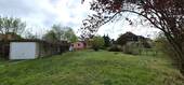 Rückansicht mit Garage, Gartenhaus und Haus - 