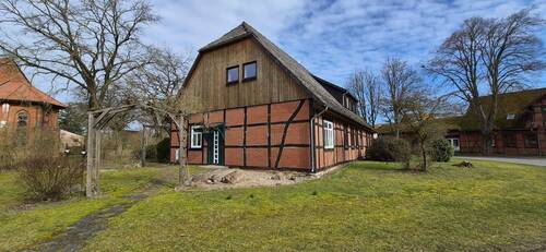 Außenansicht.jpg - 8 Zimmer Einfamilienhaus in Prezelle