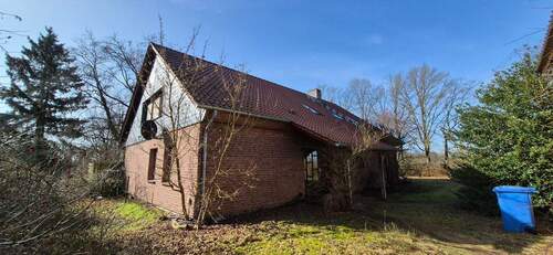 Ansicht Haus mit Eingangsbereich - 