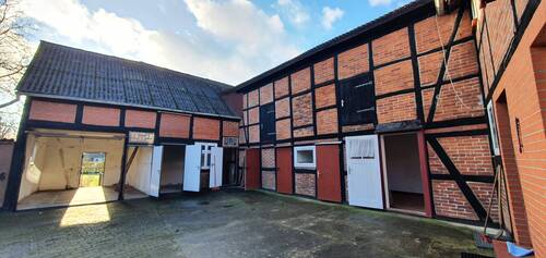 Innenhof und Garage - 