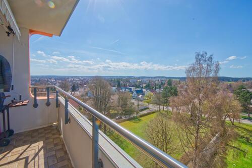 Balkon - Helle 3 Zimmerwohnung mit Ausblick, Aufzug und Tiefgaragen-Box