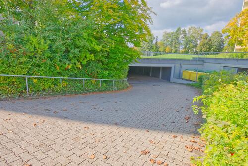 Tiefgaragen-Zufahrt - 