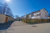 Ansicht mit Garagenhof - Mehrfamilienhaus, Wohnhaus mit 311,00 m² in Villingen-Schwenningen zum Kaufen