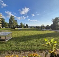 Helle 3,5 Zimmer-Erdgeschosswohnung mit eigenem Eingang, Balkon und TG-Stellplatz - Villingen-Schwenningen