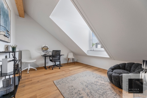 Arbeitszimmer_DG - 5 Zimmer Maisonettenwohnung zur Miete in Friedberg (Hessen)