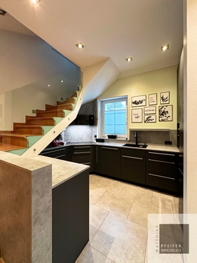 EG Küche - 4 Zimmer Einfamilienhaus zur Miete in Frankfurt am Main