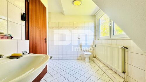 OG / DG Badezimmer / Wanne / Dusche - 