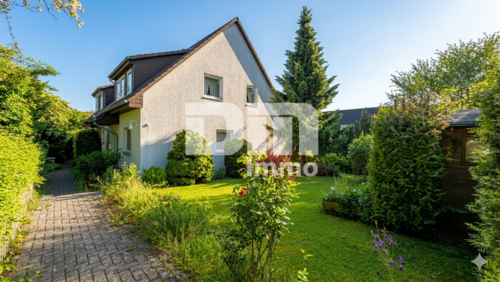 Zuweg / Gartenbereich - 