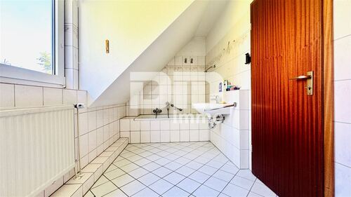OG / DG Badezimmer / Wanne / Dusche - 