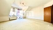 DG Wohn / Esszimmer / Zugang Balkon - 