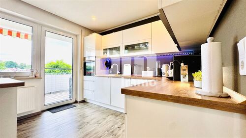 Küche / Hochwertige EBK / Zugang Balkon - 