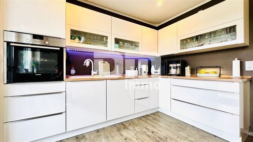Küche / Hochwertige EBK / Zugang Balkon - 