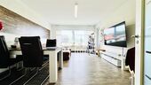 Wohn / Esszimmer / Zugang Balkon - 