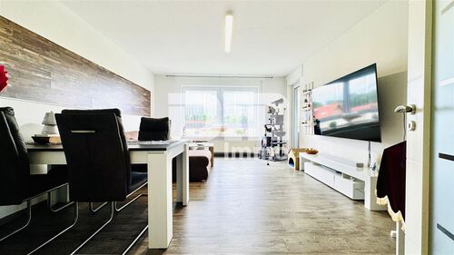 Wohn / Esszimmer / Zugang Balkon - 