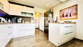 Küche / Hochwertige EBK / Zugang Balkon - 