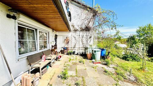 Souterrain / Haupteingang überdacht / Terrasse - 