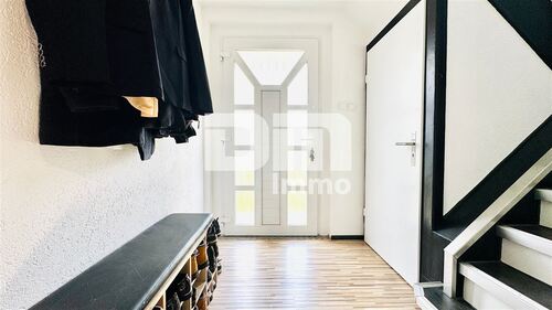 EG Windfang / Haupteingang / Treppenaufgang - 