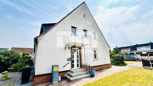 Seitenansicht / Haupteingang - Doppelhaushälfte mit 90,00 m&sup2; in Lohfelden zum Kaufen