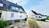 Frontansicht / PKW STellplatz - 3 Zimmer Doppelhaushälfte in Lohfelden
