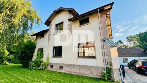 Frontansicht Titel - Großzügiges Einfamilienhaus mit viel Platz, riesigem Gartenareal und viel Potenzial