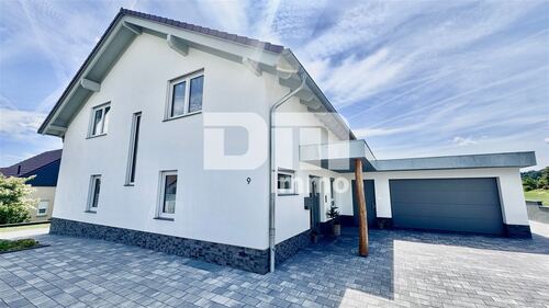 Frontansicht Titel - Exklusiver Neubautraum mit Premium-Ausstattung, großer Terrasse und Doppelgarage