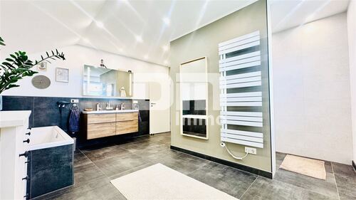 OG / DG Badezimmer / Wanne / Dusche - 